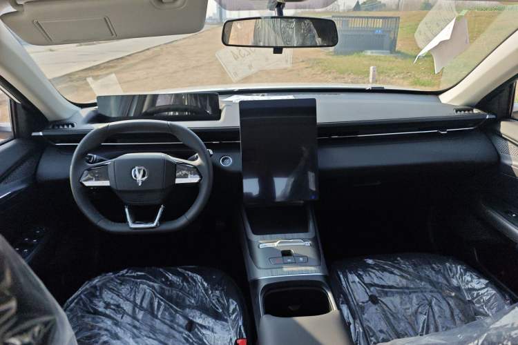 Used CHANGAN Eado PHEV 2025 Smart New Blue Whale 145KM Battleship Edition Interior 4
