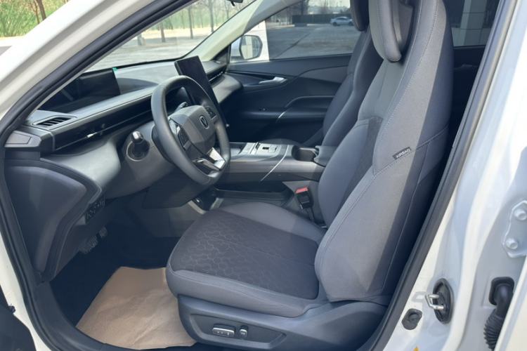Used CHANGAN Eado PHEV 2025 Smart New Blue Whale 145KM High-Energy Edition Interior 4