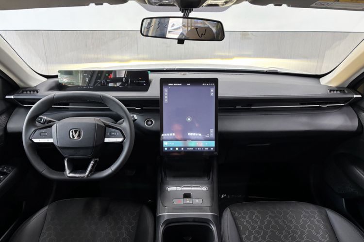 Used CHANGAN Eado PHEV 2025 Smart New Blue Whale 145KM High-Energy Edition Interior 4
