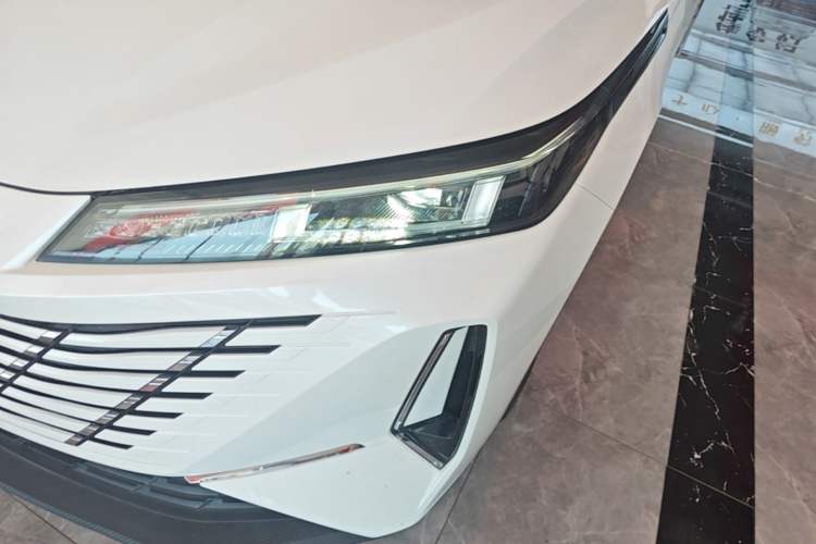 Used CHANGAN Eado PHEV 2025 Smart New Blue Whale 145KM High-Energy Edition Left Front Headlight