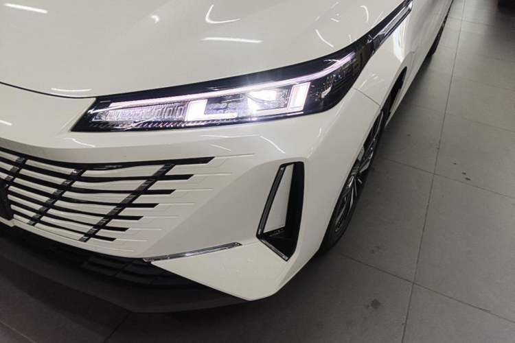 Used CHANGAN Eado PHEV 2025 Smart New Blue Whale 145KM Battleship Edition Left Front Headlight
