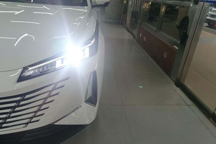Used CHANGAN Eado PHEV 2025 Smart New Blue Whale 145KM Battleship Edition Left Front Headlight