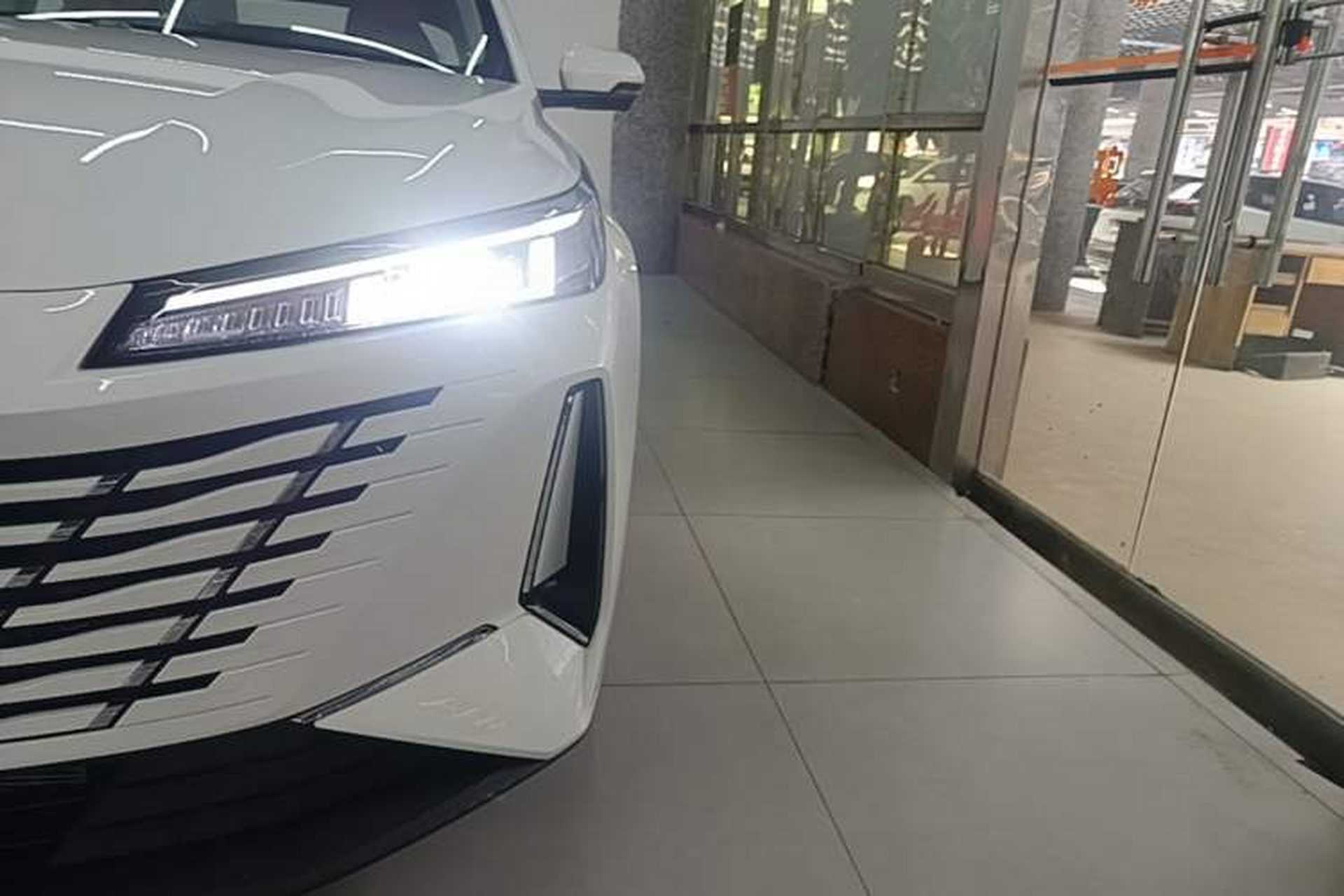 Used CHANGAN Eado PHEV 2025 Smart New Blue Whale 145KM Battleship Edition Left Front Headlight