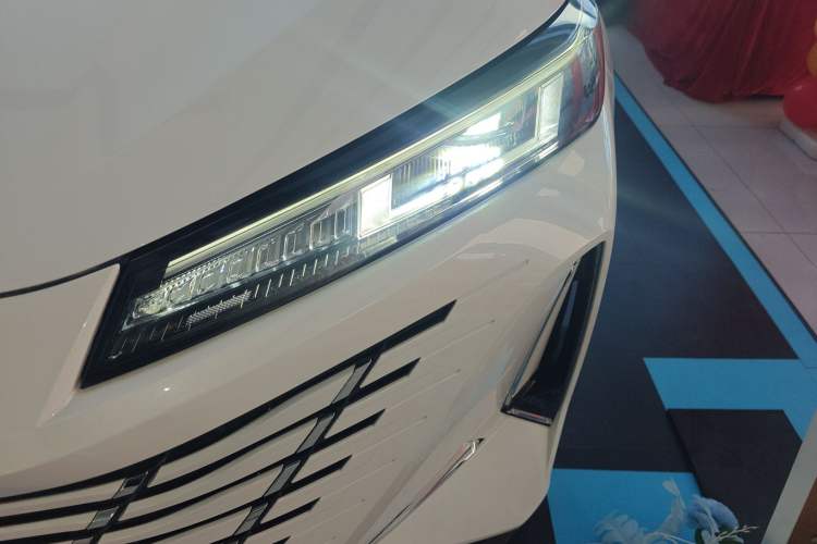 Used CHANGAN Eado PHEV 2025 Smart New Blue Whale 145KM Battleship Edition Left Front Headlight