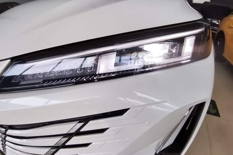 Used CHANGAN Eado PHEV 2025 Smart New Blue Whale 145KM Battleship Edition Left Front Headlight