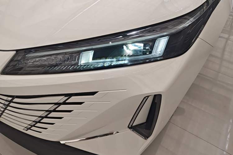 Used CHANGAN Eado PHEV 2025 Smart New Blue Whale 145KM Battleship Edition Left Front Headlight