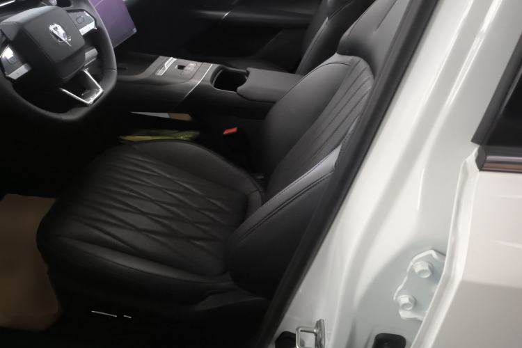 Used CHANGAN Eado PHEV 2025 Smart New Blue Whale 145KM Battleship Edition Left Front Seat