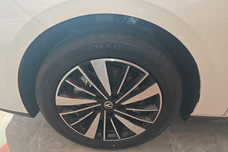 Used CHANGAN Eado PHEV 2025 Smart New Blue Whale 145KM Battleship Edition Left Front Wheel Hub