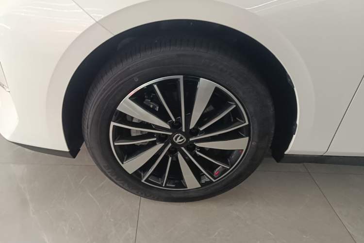 Used CHANGAN Eado PHEV 2025 Smart New Blue Whale 145KM Battleship Edition Left Front Wheel Hub