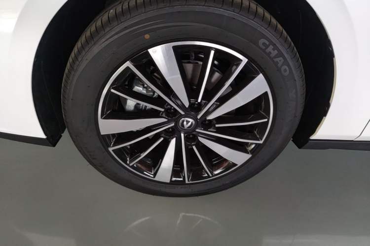 Used CHANGAN Eado PHEV 2025 Smart New Blue Whale 145KM High-Energy Edition Left Front Wheel Hub