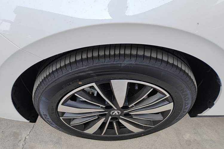 Used CHANGAN Eado PHEV 2025 Smart New Blue Whale 145KM Battleship Edition Left Front Wheel Hub