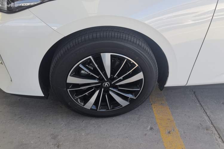 Used CHANGAN Eado PHEV 2025 Smart New Blue Whale 145KM Battleship Edition Left Front Wheel Hub