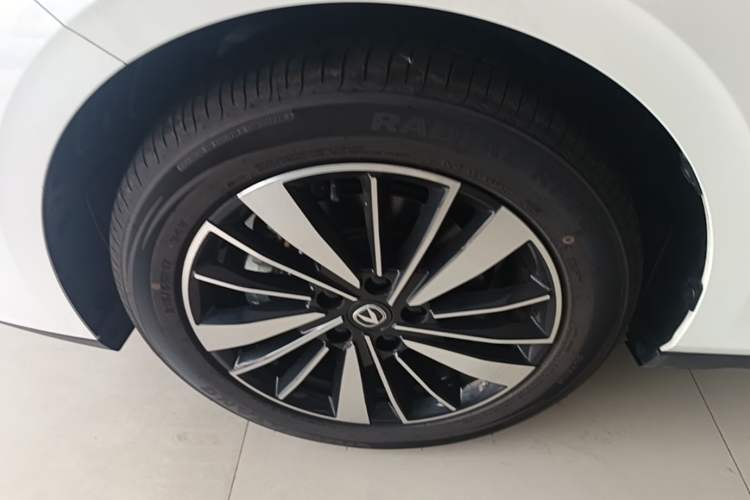 Used CHANGAN Eado PHEV 2025 Smart New Blue Whale 145KM Battleship Edition Left Front Wheel Hub
