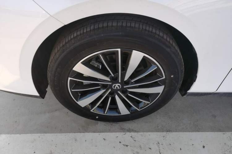 Used CHANGAN Eado PHEV 2025 Smart New Blue Whale 145KM Battleship Edition Left Front Wheel Hub