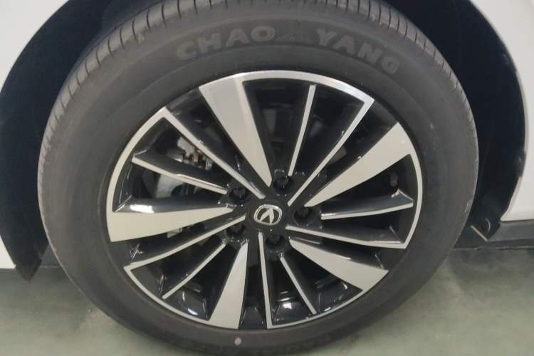 Used CHANGAN Eado PHEV 2025 Smart New Blue Whale 145KM High-Energy Edition Left Front Wheel Hub