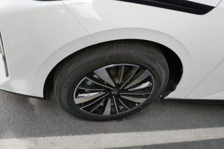 Used CHANGAN Eado PHEV 2025 Smart New Blue Whale 145KM Battleship Edition Left Front Wheel Hub