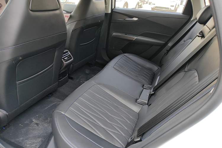 Used CHANGAN Eado PHEV 2025 Smart New Blue Whale 145KM Battleship Edition Left Rear Seat