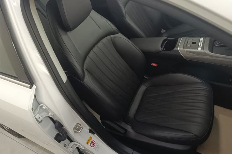Used CHANGAN Eado PHEV 2025 Smart New Blue Whale 145KM Battleship Edition Right Front Seat