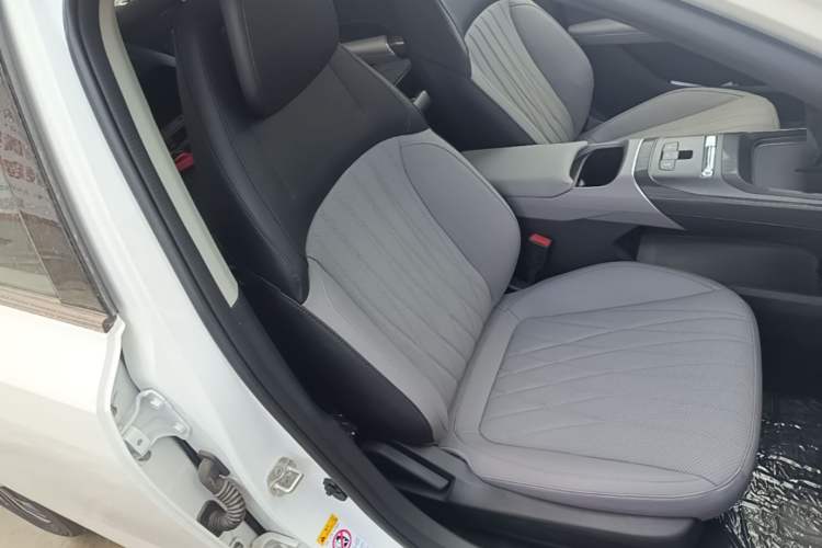 Used CHANGAN Eado PHEV 2025 Smart New Blue Whale 145KM Battleship Edition Right Front Seat