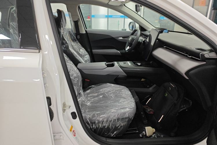 Used CHANGAN Eado PHEV 2025 Smart New Blue Whale 145KM Battleship Edition Right Front Seat