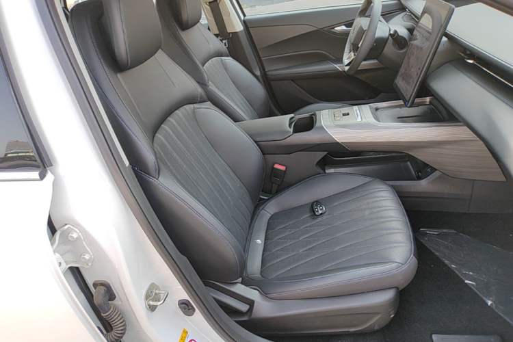 Used CHANGAN Eado PHEV 2025 Smart New Blue Whale 145KM Battleship Edition Right Front Seat