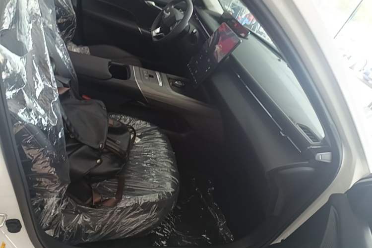Used CHANGAN Eado PHEV 2025 Smart New Blue Whale 145KM Battleship Edition Right Front Seat