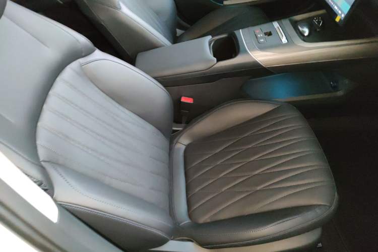 Used CHANGAN Eado PHEV 2025 Smart New Blue Whale 145KM Battleship Edition Right Front Seat