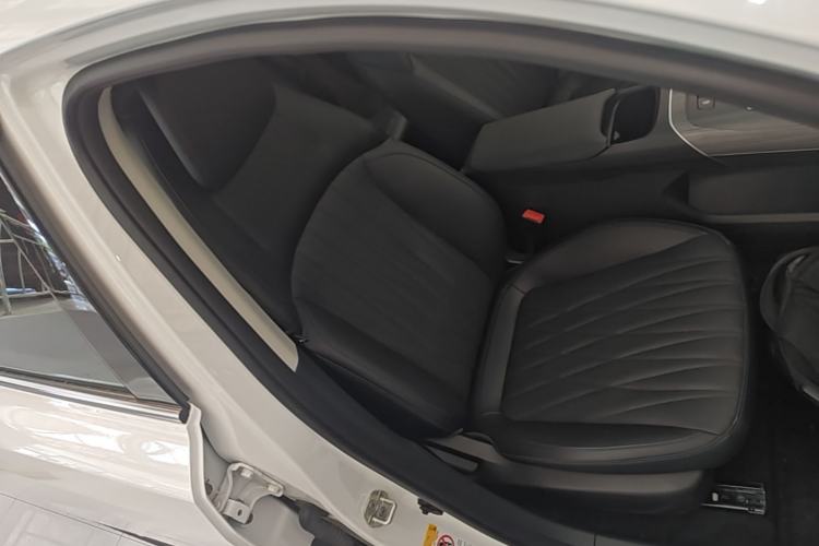 Used CHANGAN Eado PHEV 2025 Smart New Blue Whale 145KM Battleship Edition Right Front Seat