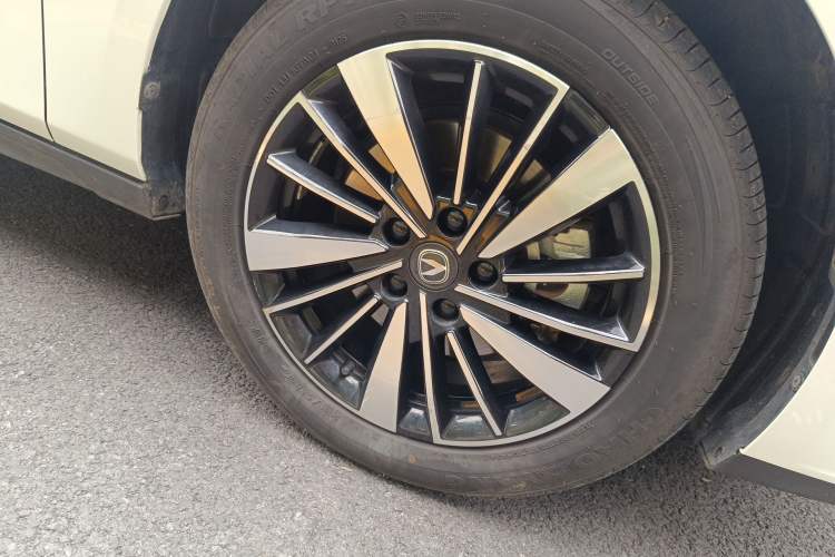 Used CHANGAN Eado PHEV 2025 Smart New Blue Whale 145KM High-Energy Edition Right Front Wheel Hub