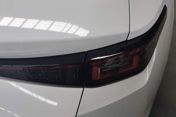 Used CHANGAN Eado PHEV 2025 Smart New Blue Whale 145KM High-Energy Edition Right Rear Taillight