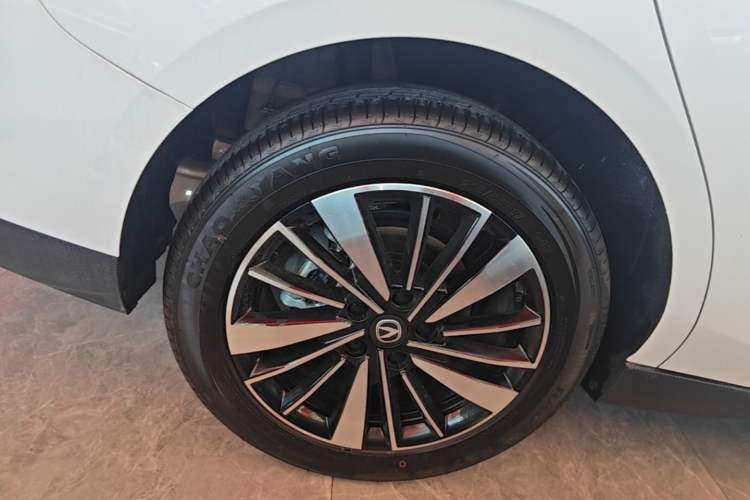 Used CHANGAN Eado PHEV 2025 Smart New Blue Whale 145KM Battleship Edition Right Rear Wheel Hub