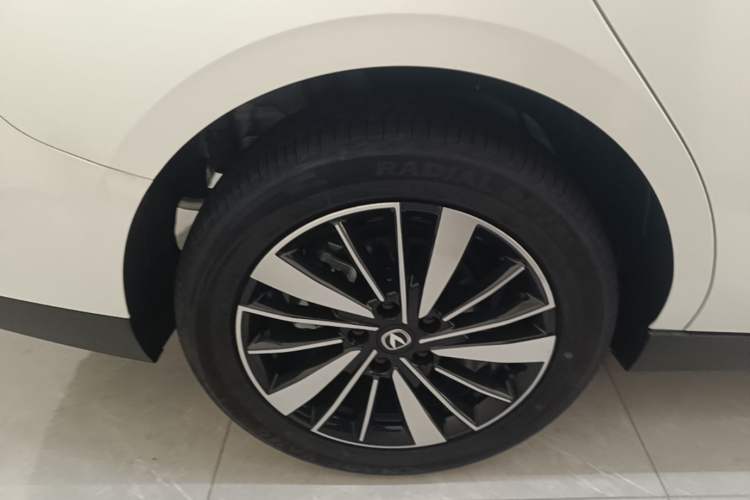 Used CHANGAN Eado PHEV 2025 Smart New Blue Whale 145KM Battleship Edition Right Rear Wheel Hub
