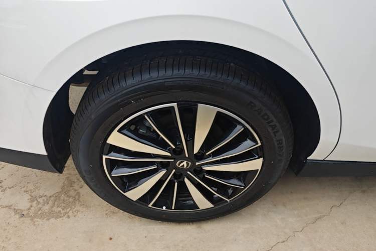 Used CHANGAN Eado PHEV 2025 Smart New Blue Whale 145KM Battleship Edition Right Rear Wheel Hub