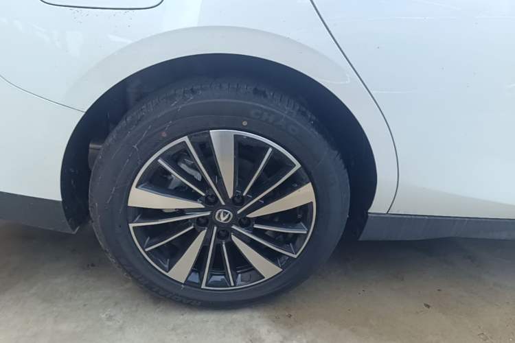 Used CHANGAN Eado PHEV 2025 Smart New Blue Whale 145KM Battleship Edition Right Rear Wheel Hub
