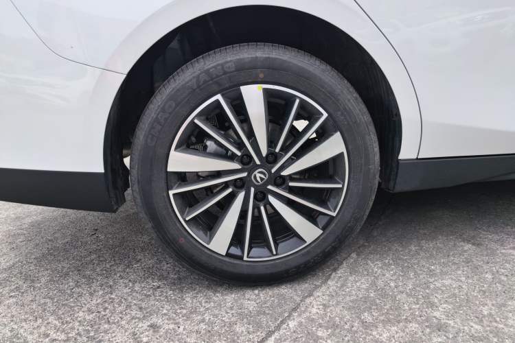 Used CHANGAN Eado PHEV 2025 Smart New Blue Whale 145KM Battleship Edition Right Rear Wheel Hub