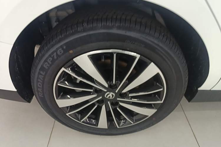 Used CHANGAN Eado PHEV 2025 Smart New Blue Whale 145KM Battleship Edition Right Rear Wheel Hub