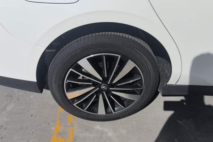 Used CHANGAN Eado PHEV 2025 Smart New Blue Whale 145KM Battleship Edition Right Rear Wheel Hub