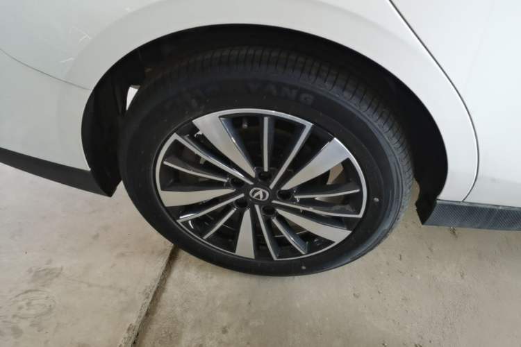 Used CHANGAN Eado PHEV 2025 Smart New Blue Whale 145KM Battleship Edition Right Rear Wheel Hub