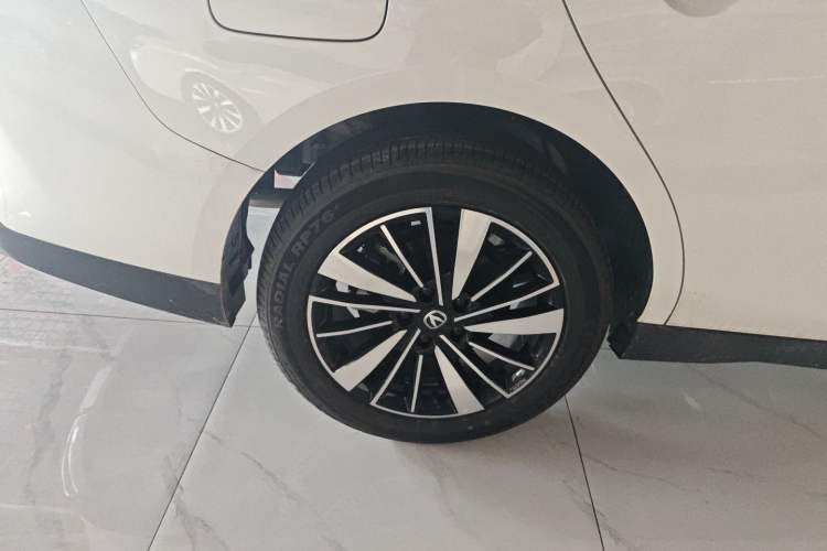 Used CHANGAN Eado PHEV 2025 Smart New Blue Whale 145KM High-Energy Edition Right Rear Wheel Hub