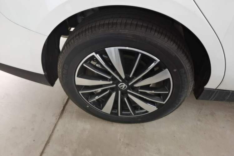 Used CHANGAN Eado PHEV 2025 Smart New Blue Whale 145KM Battleship Edition Right Rear Wheel Hub
