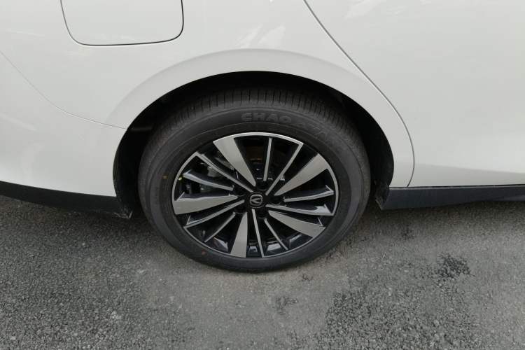 Used CHANGAN Eado PHEV 2025 Smart New Blue Whale 145KM Battleship Edition Right Rear Wheel Hub