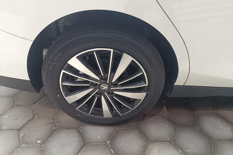Used CHANGAN Eado PHEV 2025 Smart New Blue Whale 145KM Battleship Edition Right Rear Wheel Hub