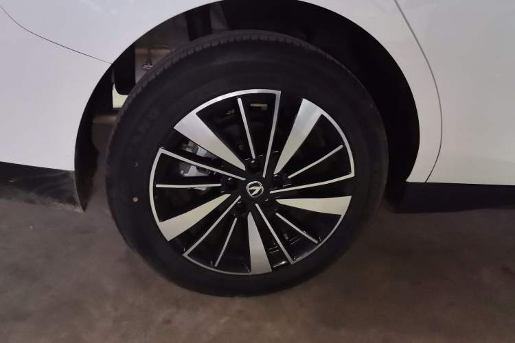 Used CHANGAN Eado PHEV 2025 Smart New Blue Whale 145KM Battleship Edition Right Rear Wheel Hub