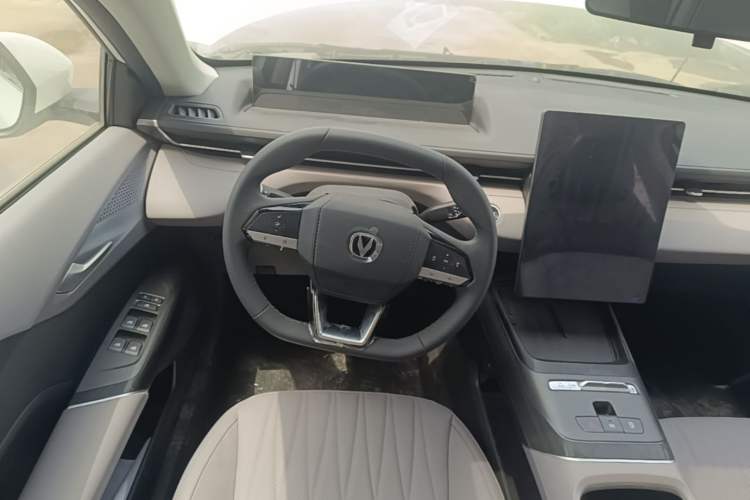 Used CHANGAN Eado PHEV 2025 Smart New Blue Whale 145KM Battleship Edition Steering Wheel