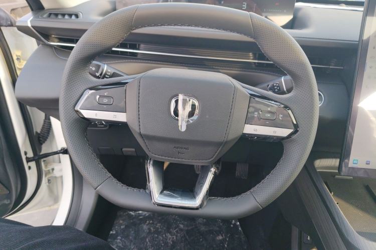 Used CHANGAN Eado PHEV 2025 Smart New Blue Whale 145KM Battleship Edition Steering Wheel