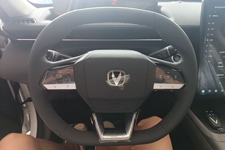Used CHANGAN Eado PHEV 2025 Smart New Blue Whale 145KM Battleship Edition Steering Wheel