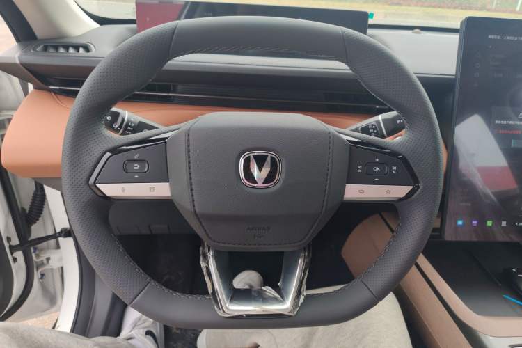 Used CHANGAN Eado PHEV 2025 Smart New Blue Whale 145KM Battleship Edition Steering Wheel
