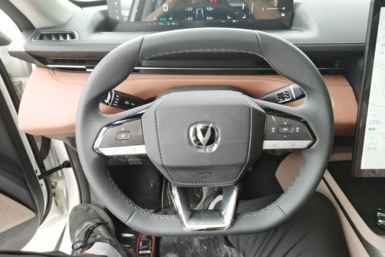 Used CHANGAN Eado PHEV 2025 Smart New Blue Whale 145KM Battleship Edition Steering Wheel