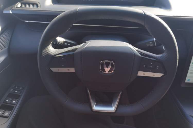 Used CHANGAN Eado PHEV 2025 Smart New Blue Whale 145KM High-Energy Edition Steering Wheel