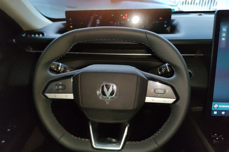 Used CHANGAN Eado PHEV 2025 Smart New Blue Whale 145KM Battleship Edition Steering Wheel